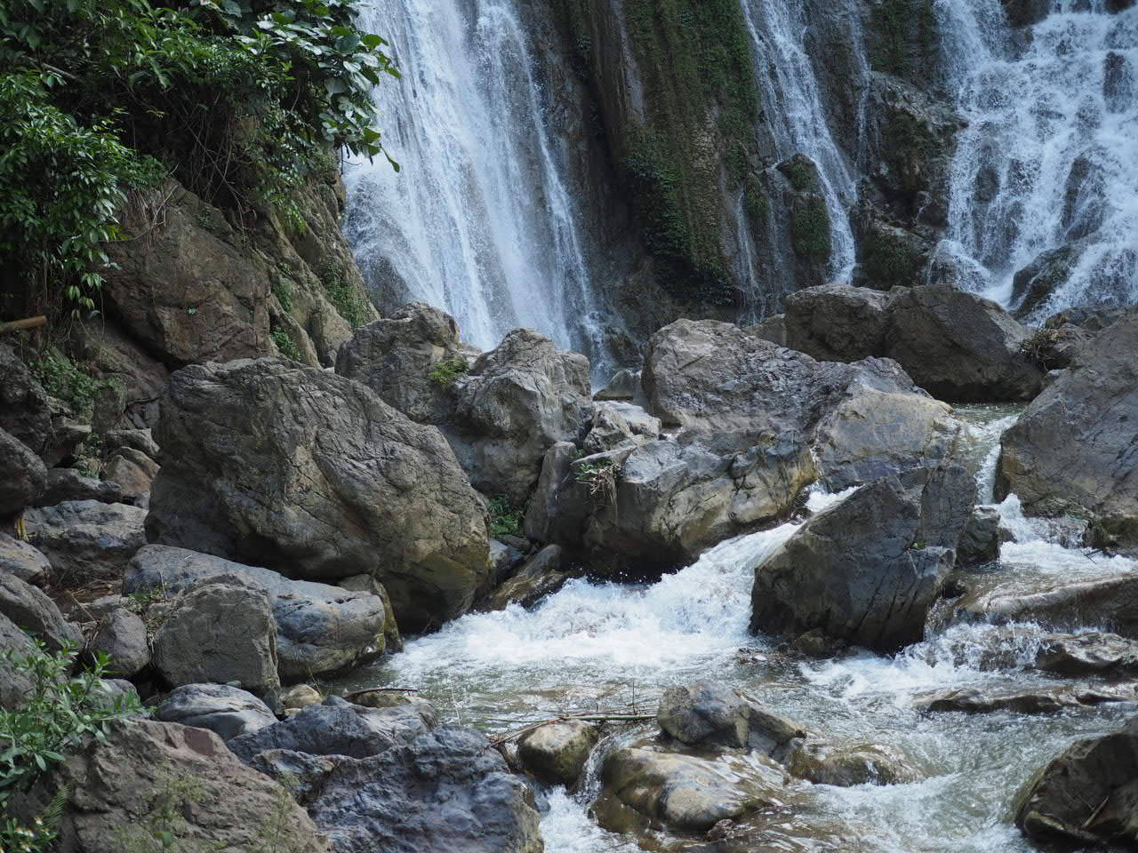 Go Lao waterfall