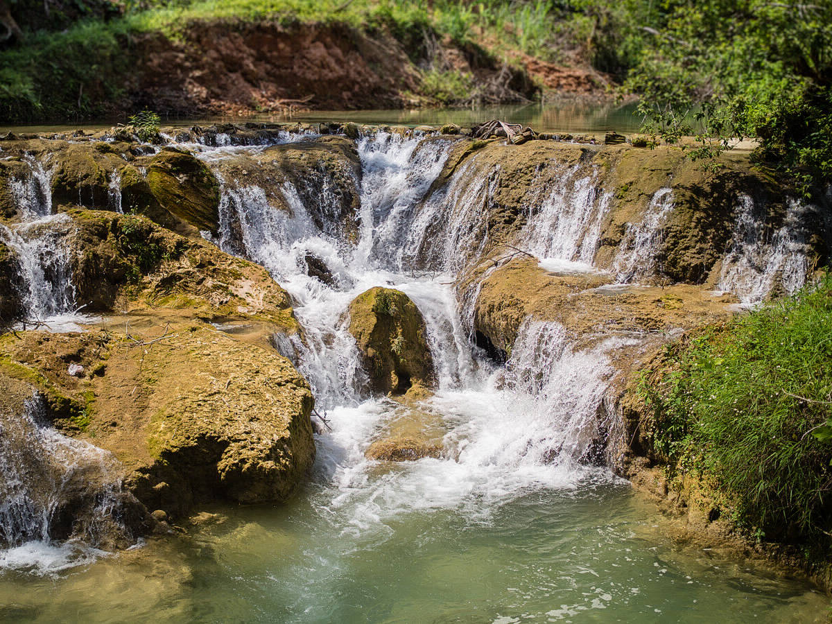 Hieu Waterfall in Pu Luong